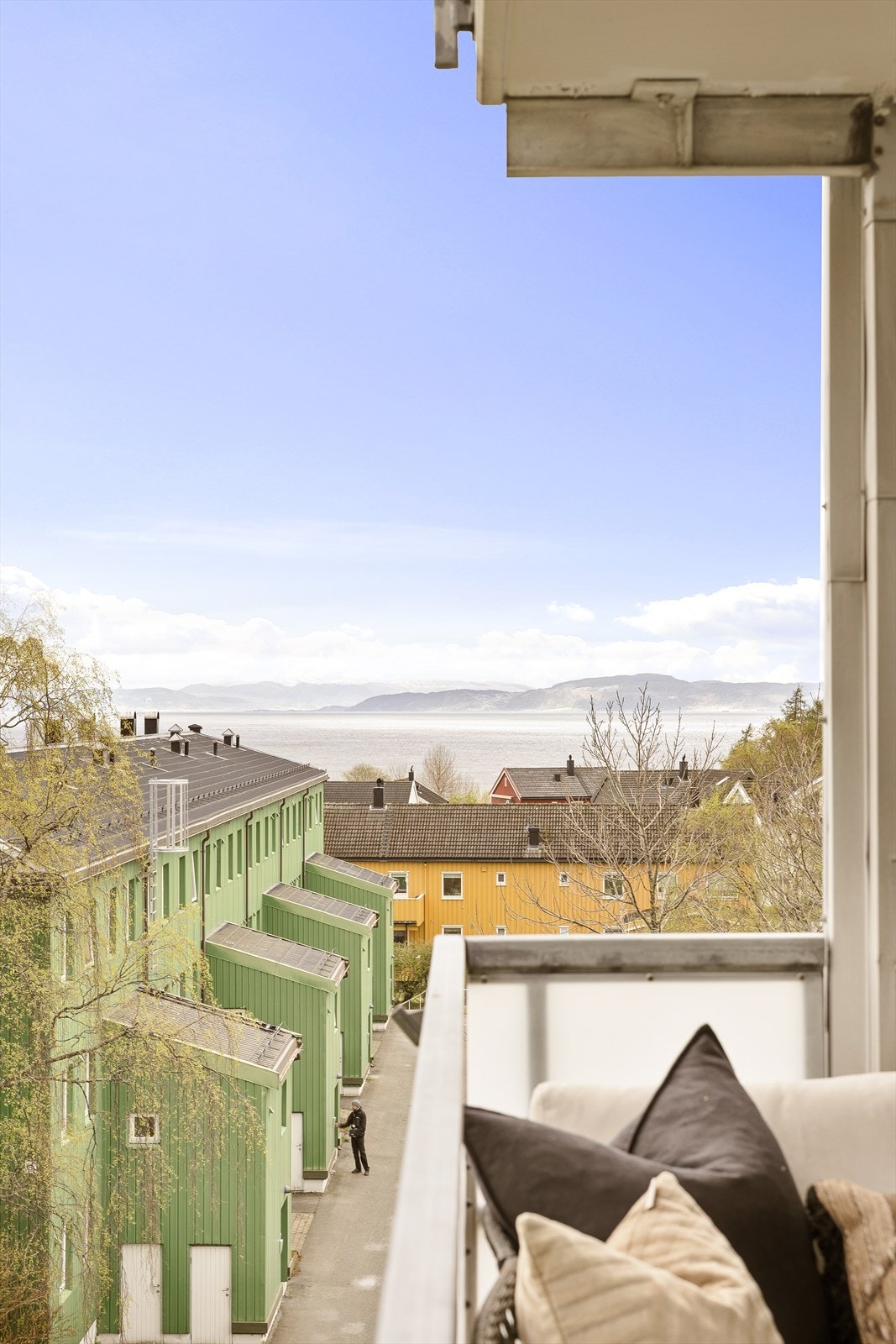 Eiendommen har umiddelbar nærhet til flotte turmuligheter, særlig Ladestien og Korsvika som et yndet område for både løping og rekreasjon. Turen kan enkelt forlenges mot Rotvoll og videre til Grillstad. Galleribilde