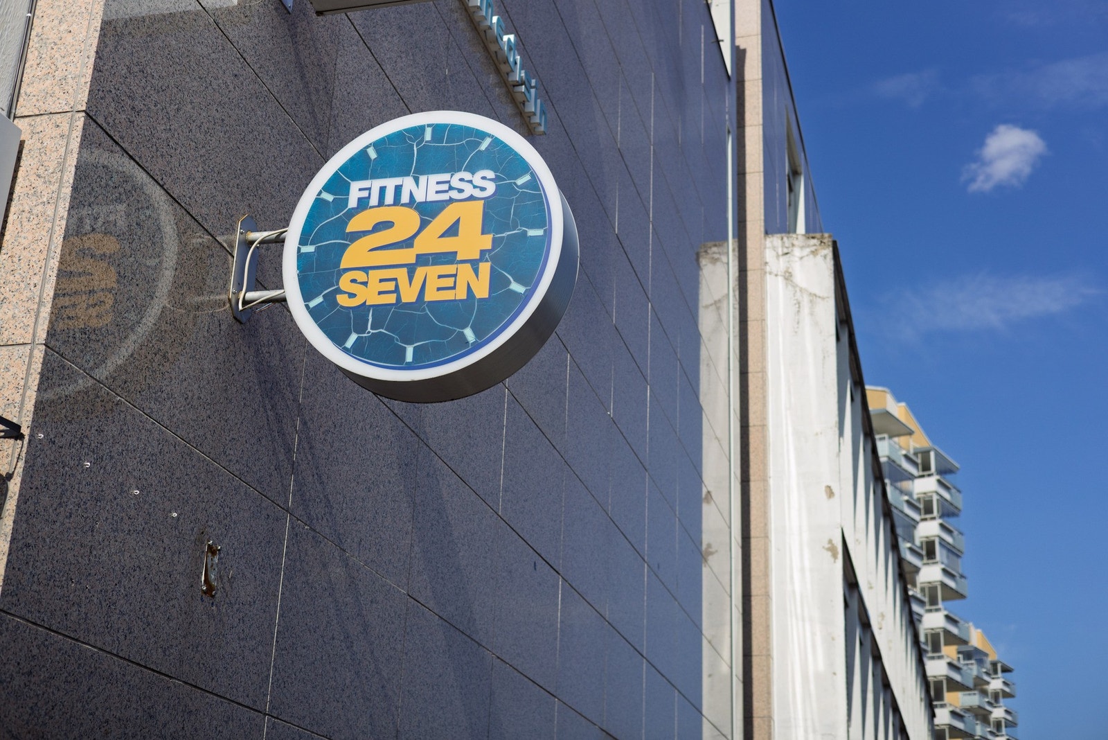 Fitness24Seven (8 min) og Feel24 (6 min) ligger i gangavstand fra leiligheten. Galleribilde
