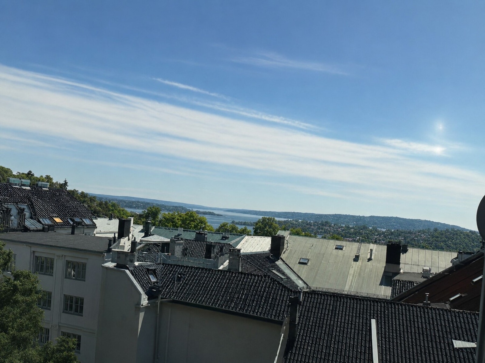 Utsikt mot Oslofjorden, sett fra ett av leilighetens soverom Galleribilde
