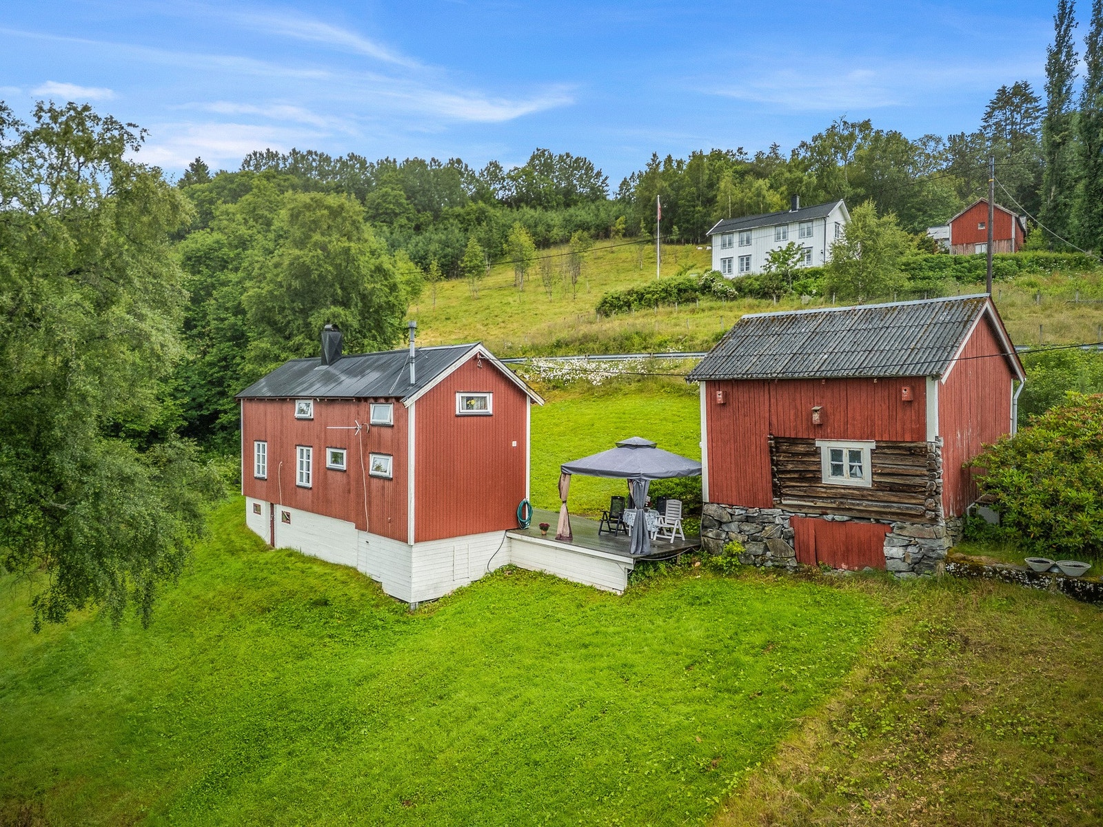 På tomten har man en låve/uthus på ca. 25 kvm. Galleribilde