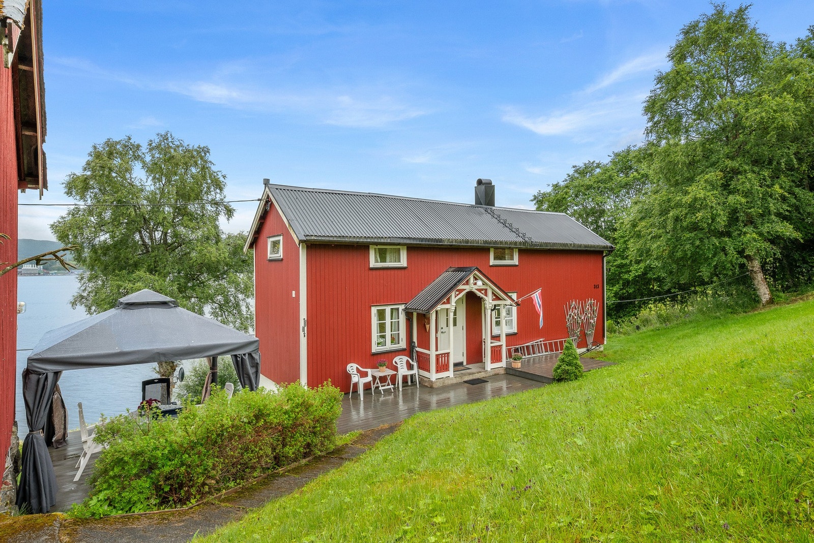 EIE eiendomsmegling ved Kim Andrè Høybakken har gleden av å presentere Lernesstranda 313! Foto: Interiørfoto v/ Haukdal. Galleribilde