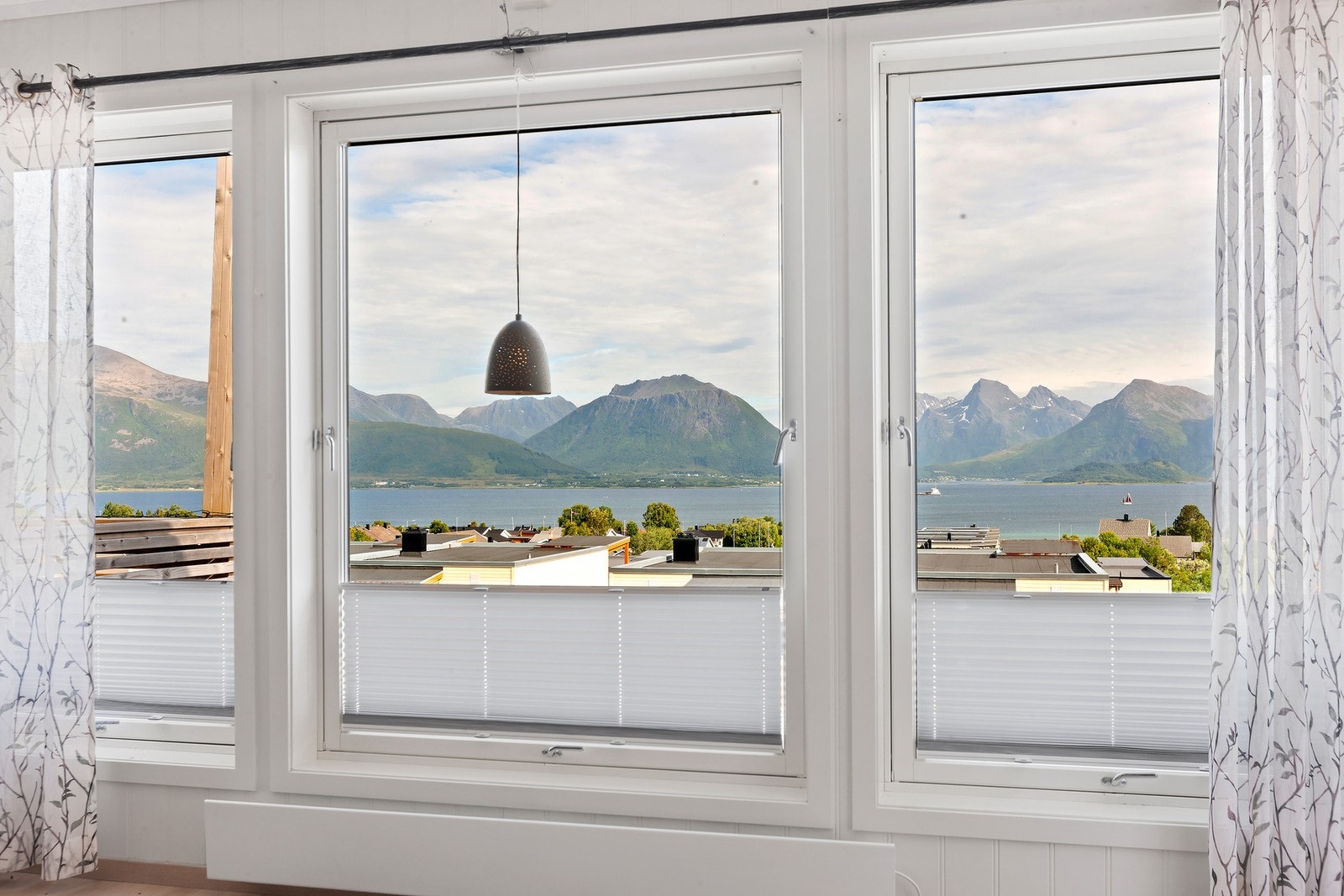 Utsikten fra leiligheten er fantastisk flott! Galleribilde