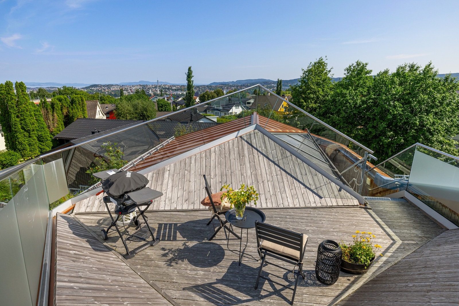 Her kan du nyte lange sommerdager i solen i rolige og skjermede omgivelser. Galleribilde