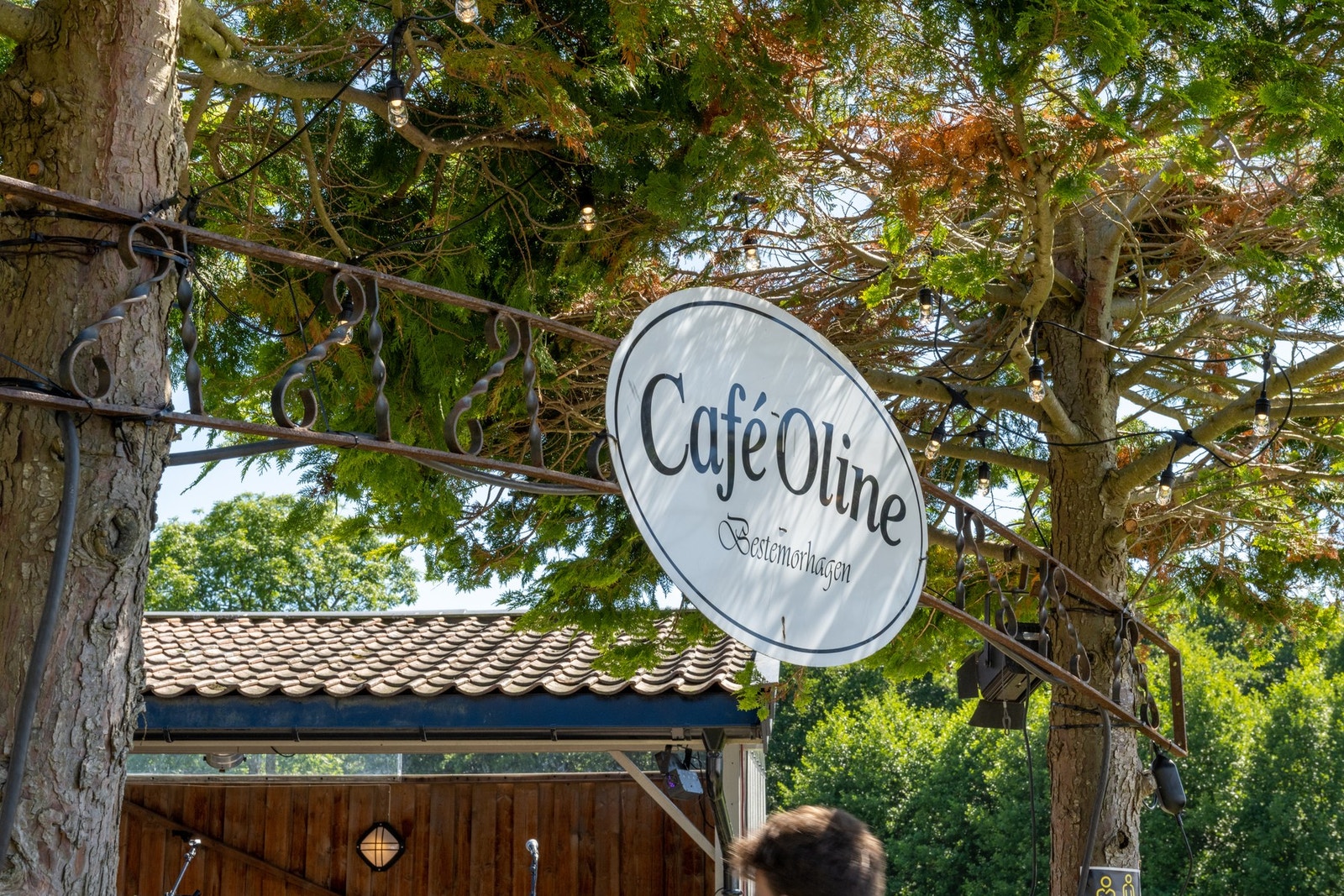 Med sykkel kan du ta veien til Cafe Oline Galleribilde