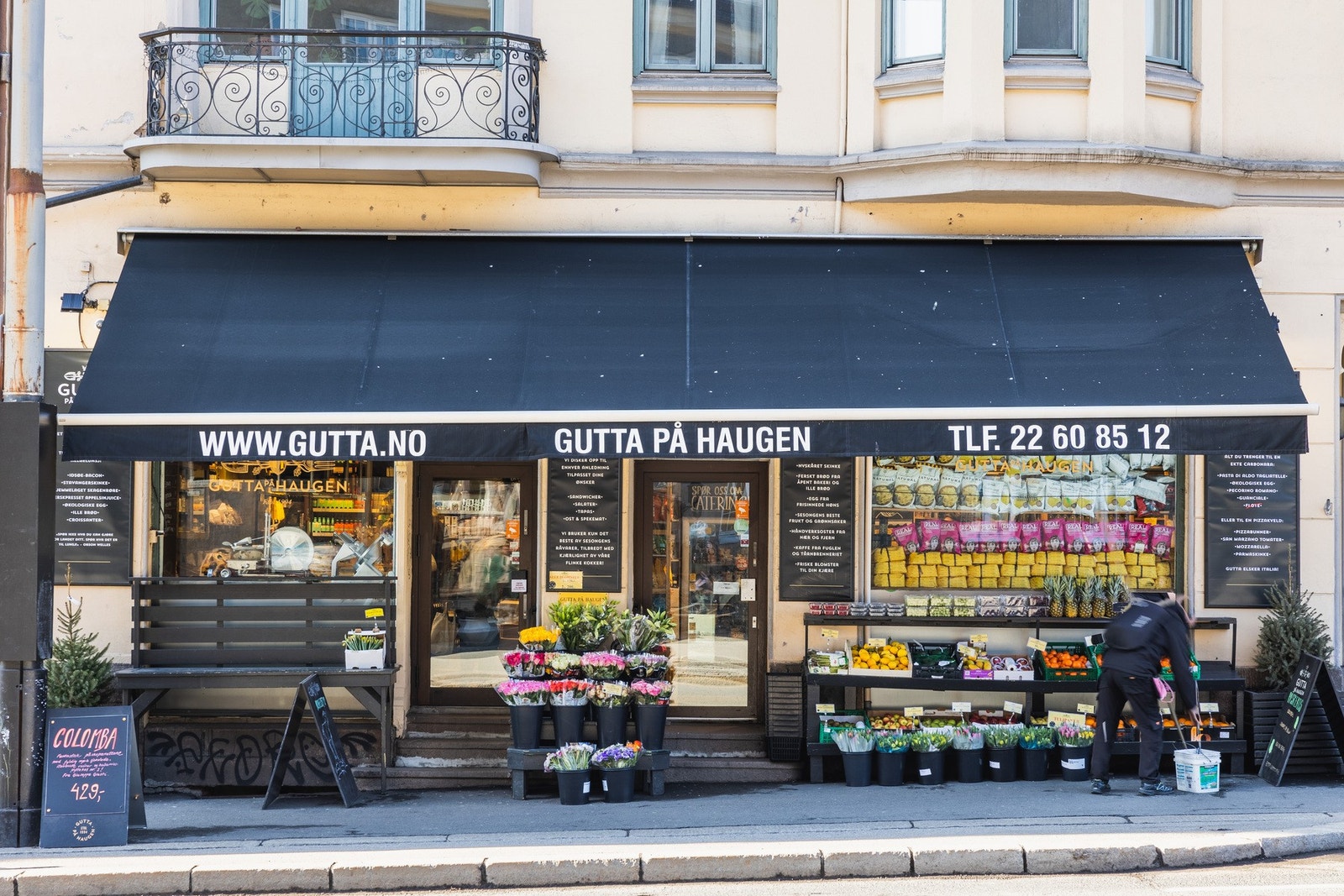 Delikatesseforretningen Gutta på Haugen beliggende i nabogaten. Galleribilde