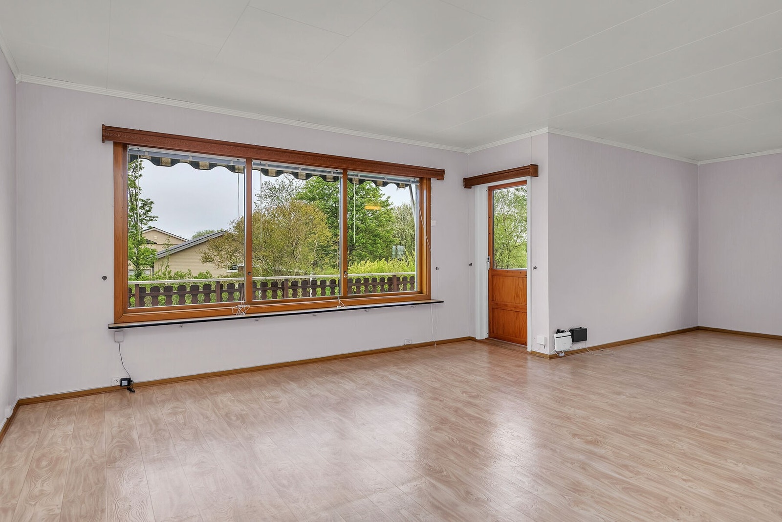 Fra stuen er det direkte utgang til verandaen. Galleribilde