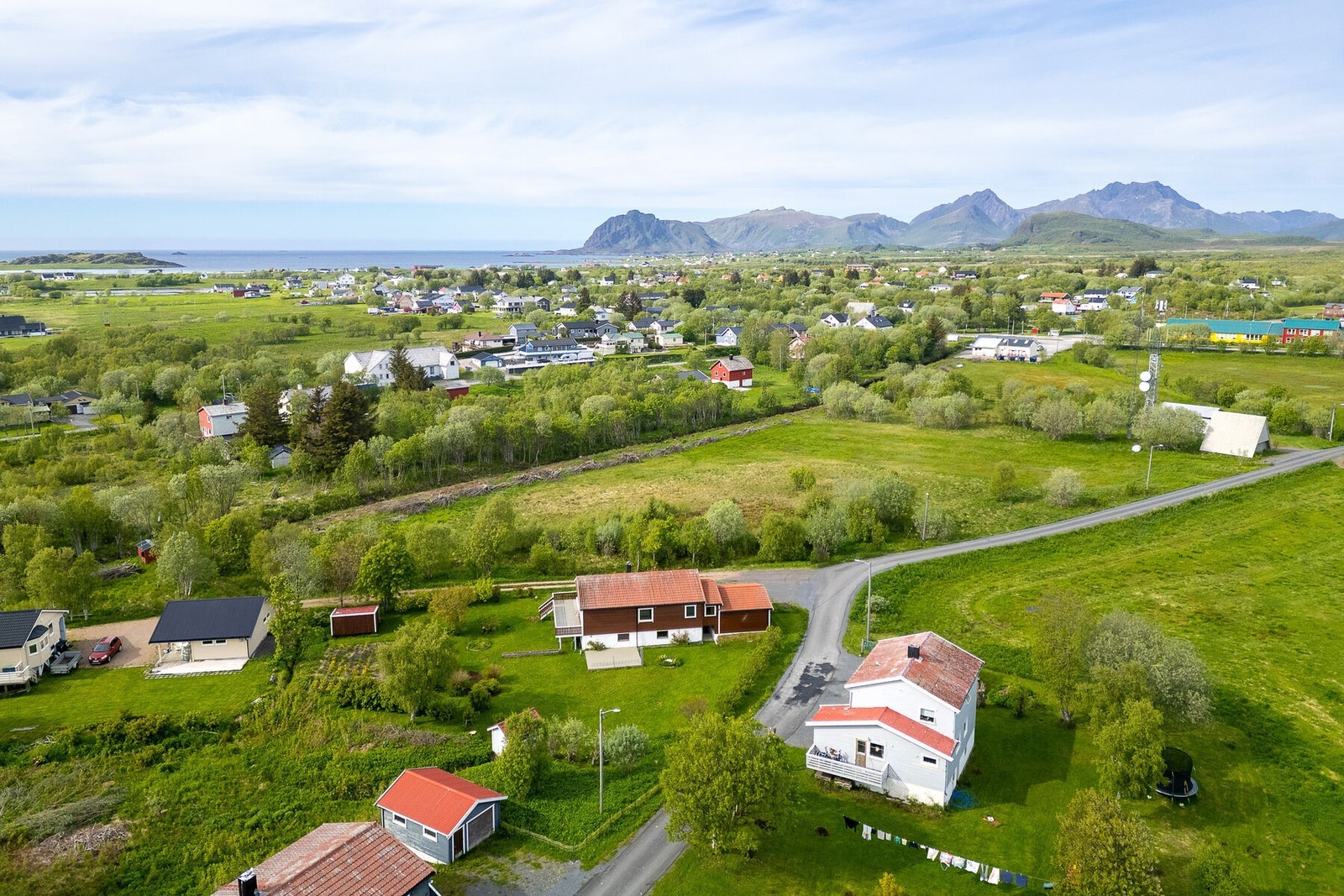Oversikt over eiendommen og det omkringliggende boligområdet. Galleribilde