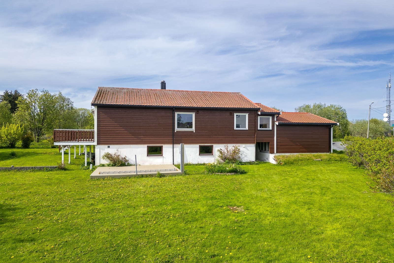 Drenering og fuktsikring på sør- og østsiden av kjelleren ble lagt ny i 2010. Galleribilde