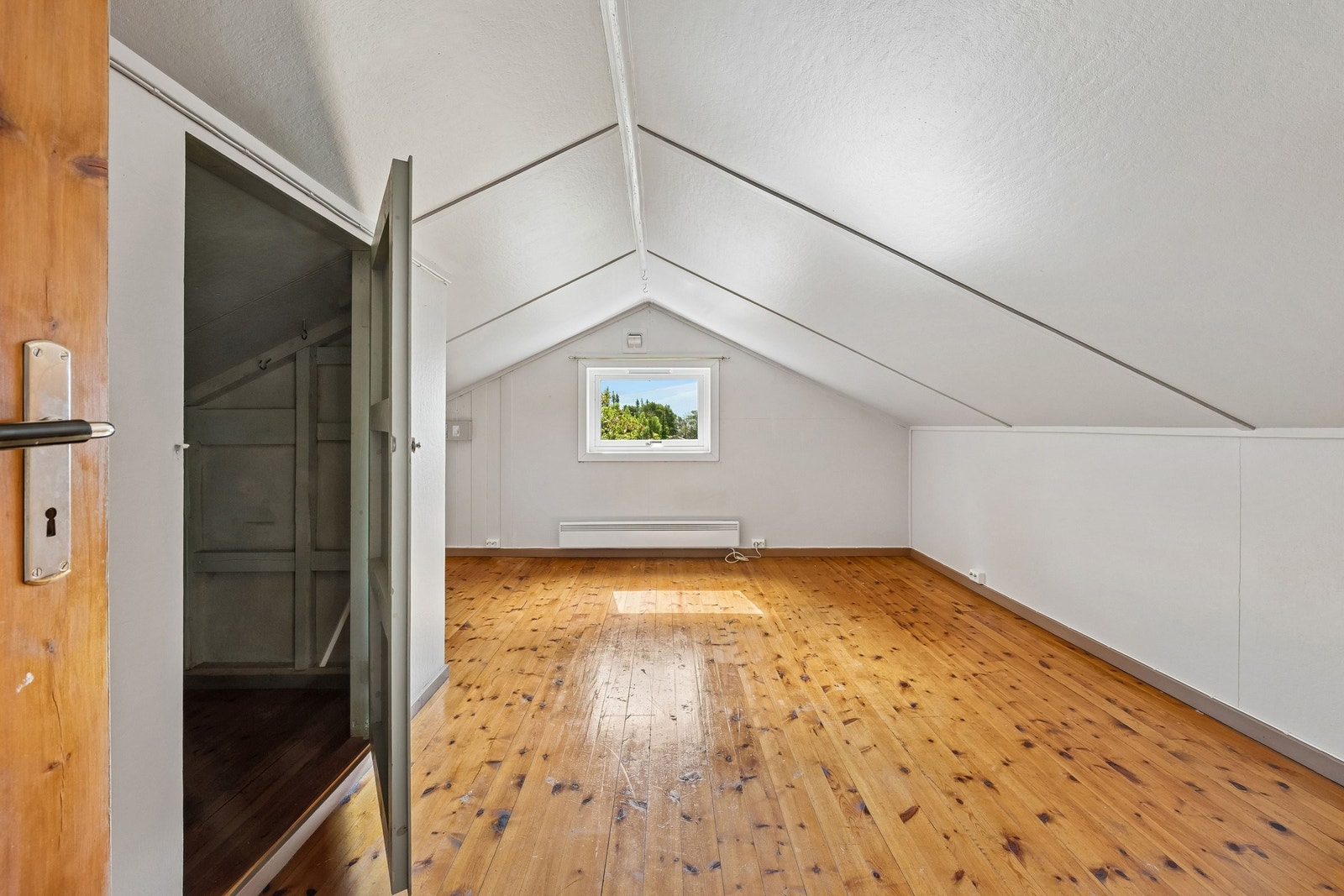 Romslig hobbyrom med kott i 3.etg. Galleribilde