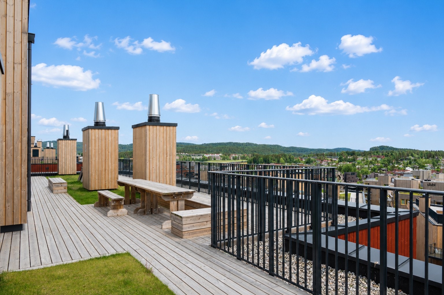 Bygget har en flott takterrasse som du kan nyte med gode solforhold og utsikt! Galleribilde