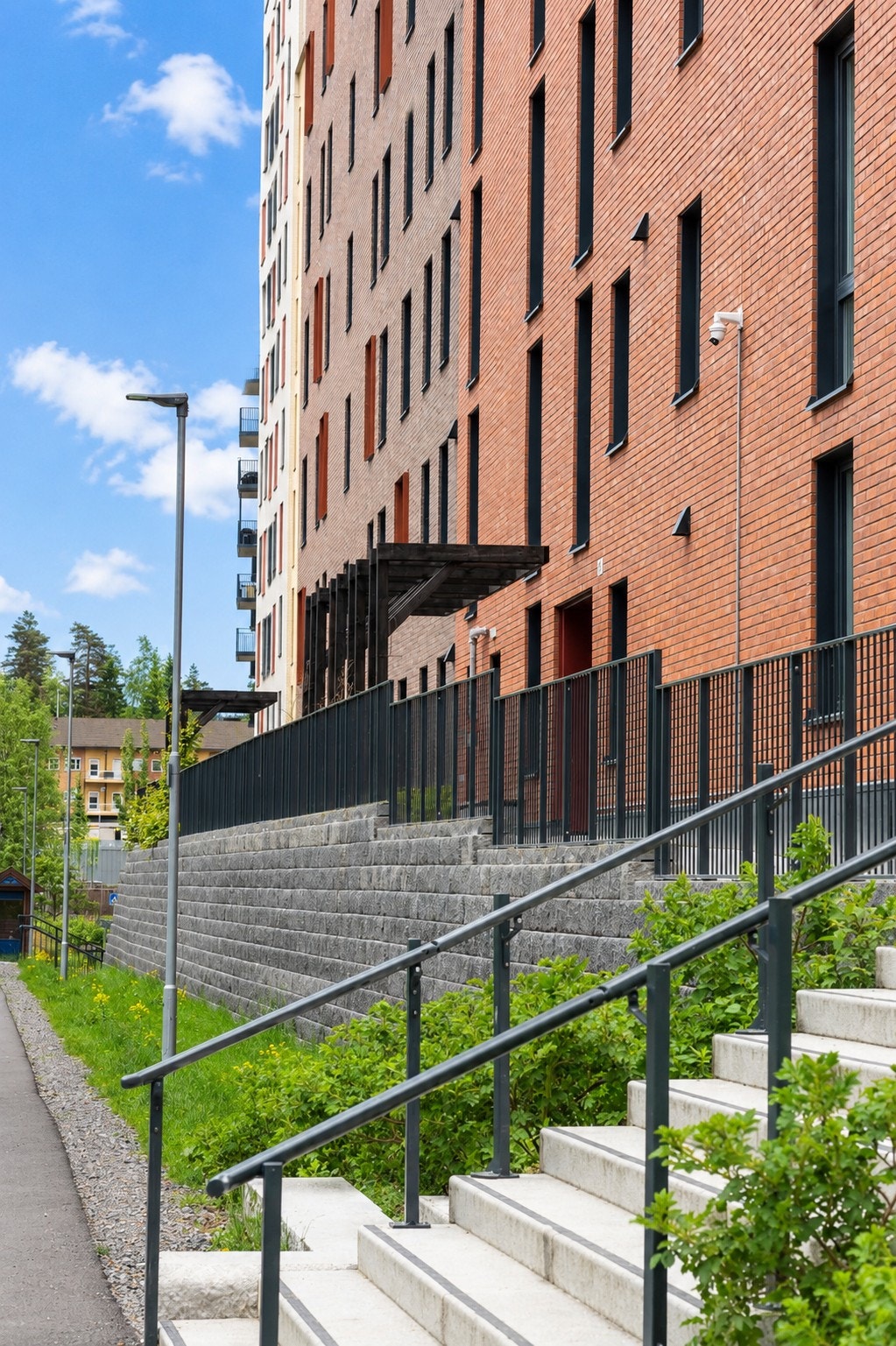 Området kjennetegnes av et rolig og trivelig bomiljø med grønne fellesarealer, trygge gangveier og gode interne forbindelser. Galleribilde