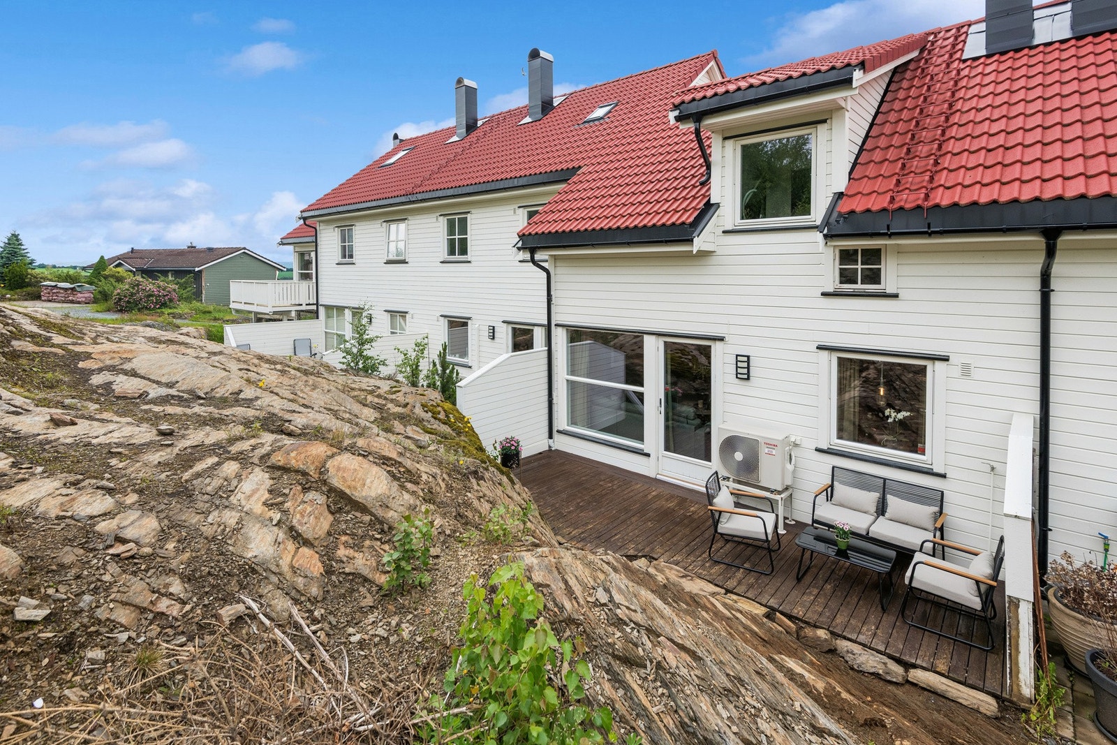 Borettslaget har relativt nylig skiftet kledning, taktekking og vinduer i borettslaget Galleribilde