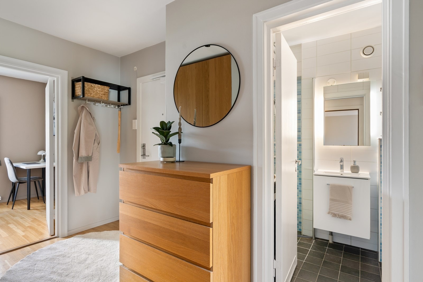 Fra gangen er det tilgang til det andre soverommet og badet. Galleribilde