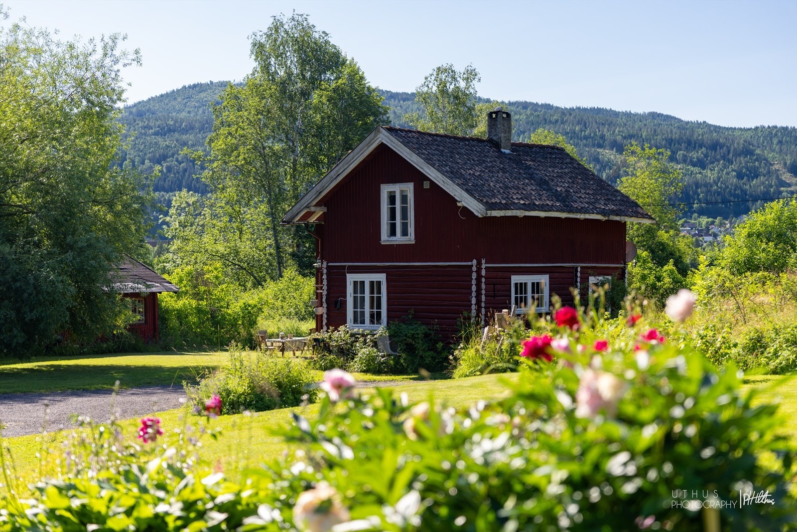 Idyllisk liten enebolig Galleribilde