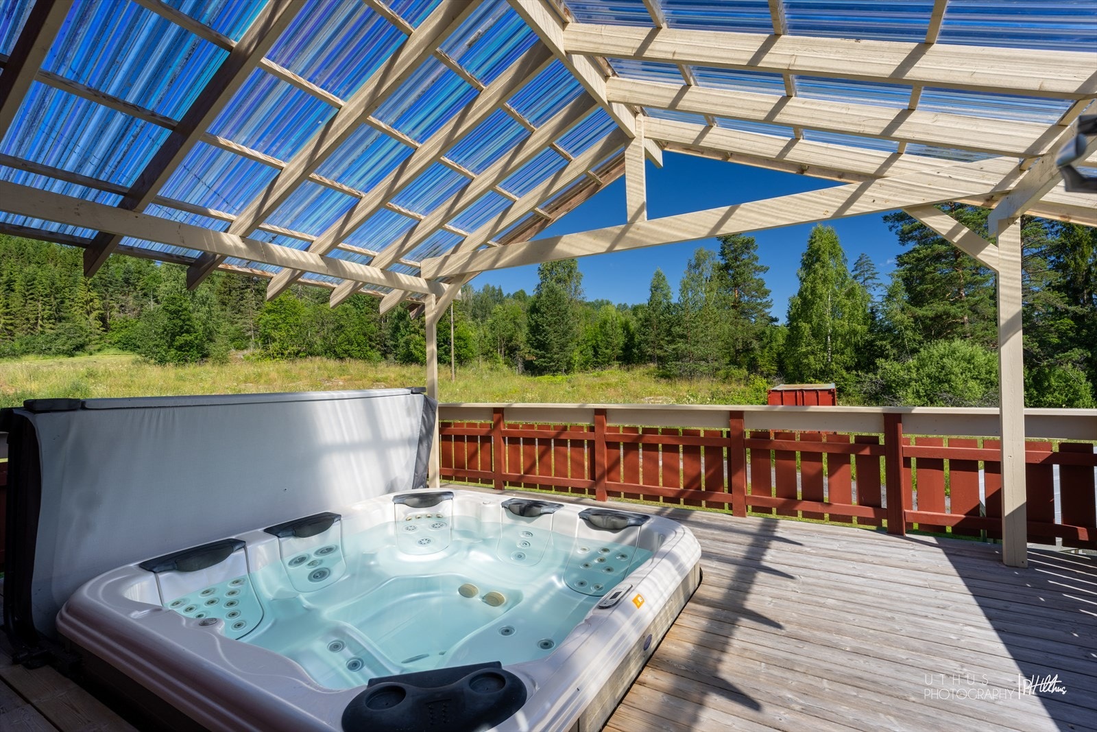 Jacuzzi på den overbygde terrassen Galleribilde