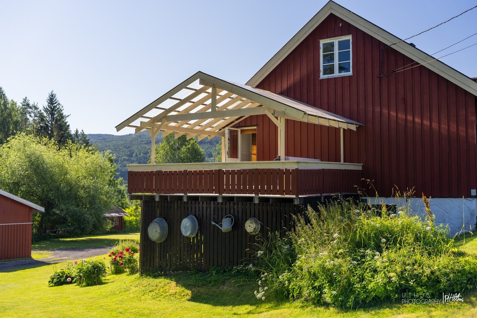 Overbygget terrasse med lagringsplass under Galleribilde