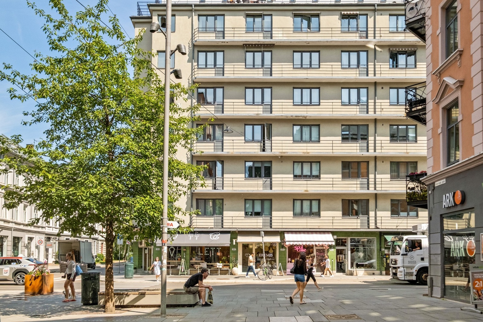 I Bogstadveien 39B bor man svært sentralt i Bogstadveien med nærhet til "alt" Galleribilde