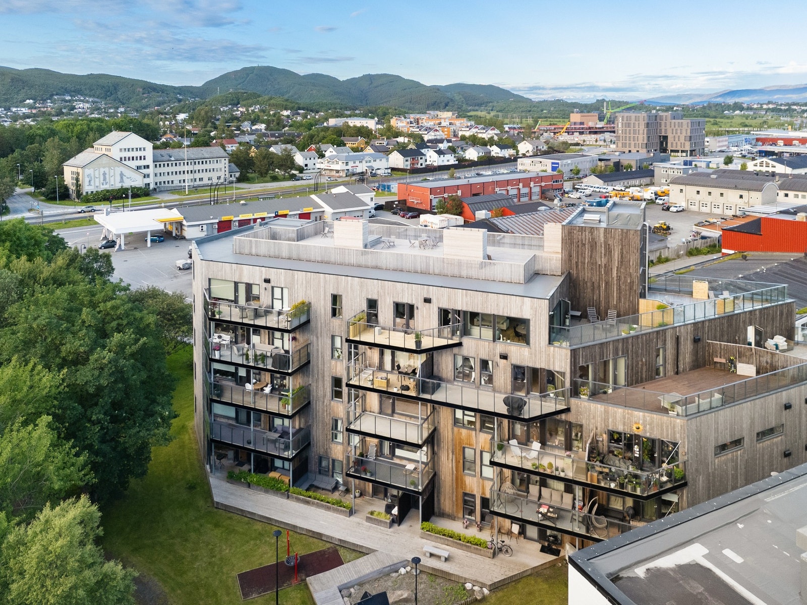 Sameiet består av 42 seksjoner og har felles sykkelparkering. Galleribilde