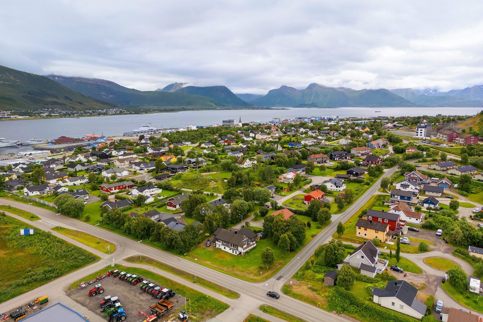 Fra eiendommen er det kort vei inn til Sortland sentrum Galleribilde