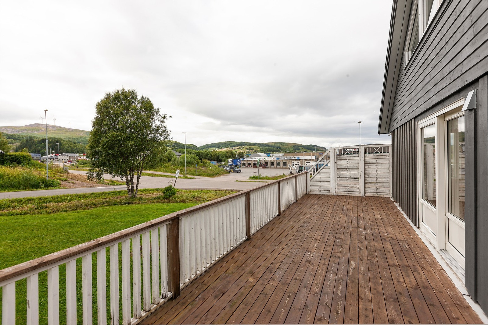 Veranda med gode solforhold, hoveddel Galleribilde