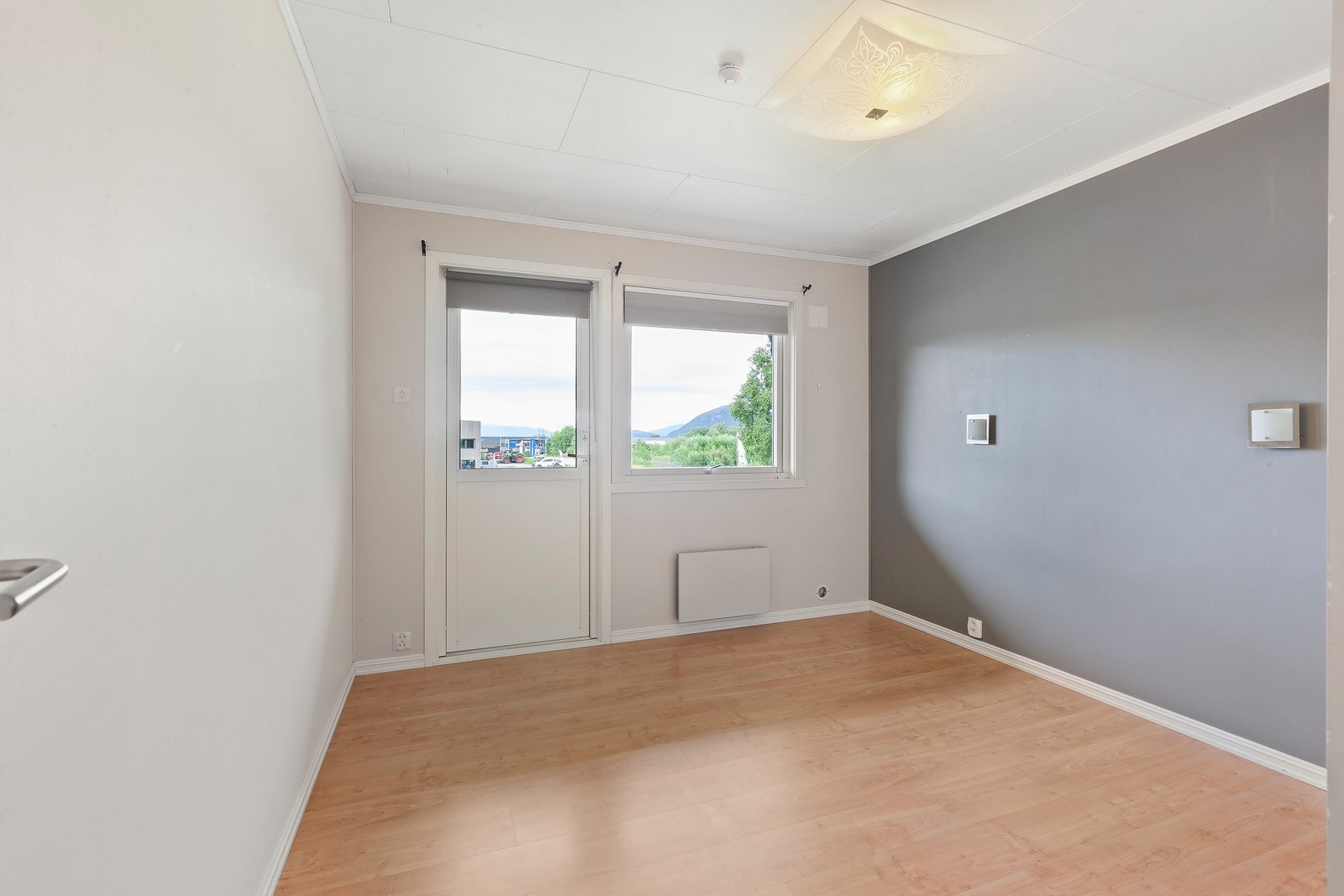 Soverom med utgang til veranda Galleribilde