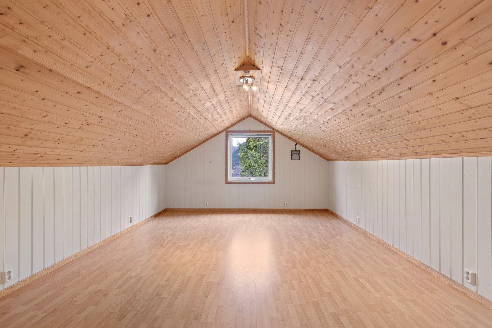 Soverom på loft Galleribilde