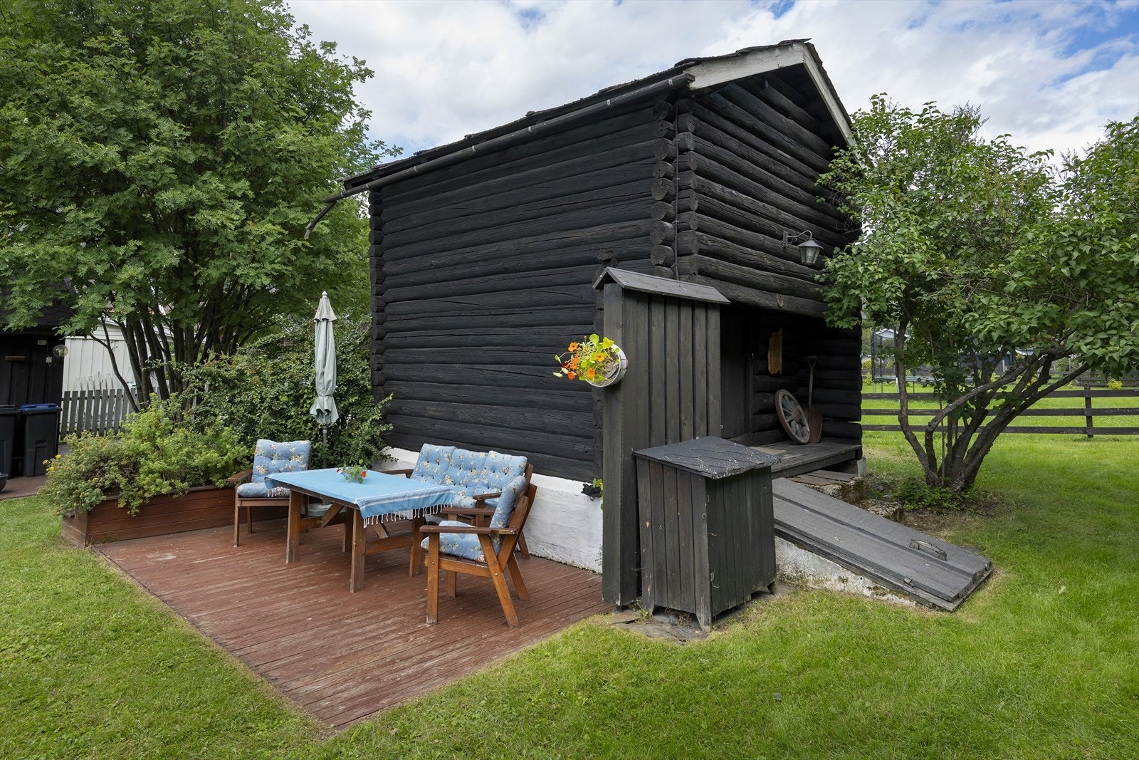 Stabburet er fra ca 1800 og går over to etasjer. Galleribilde