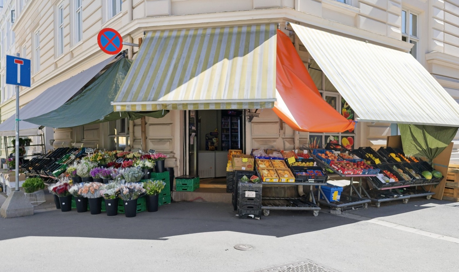 Kort gangavstand til alt av servicefasiliteter og uteliv. Galleribilde
