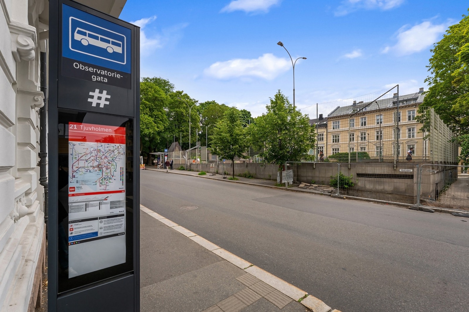 Busstopp like ved. Galleribilde