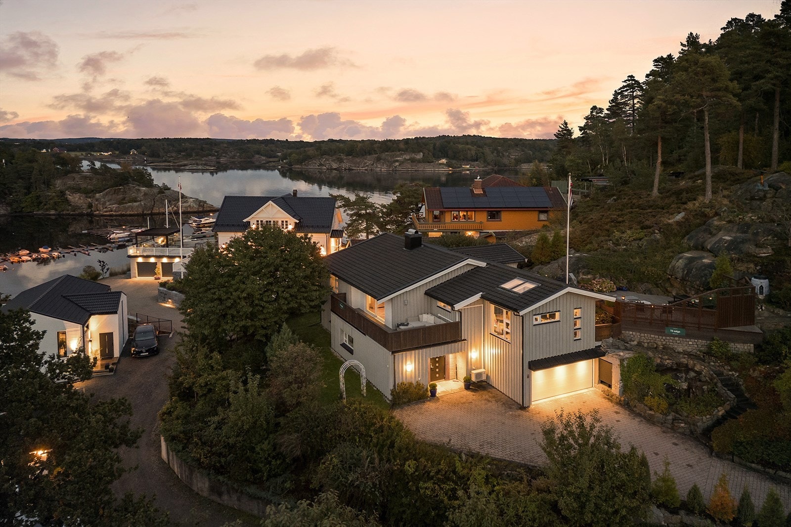 Perfekt enebolig for en livsglad og aktive familie, med skjult natursti på egen tomt! Galleribilde