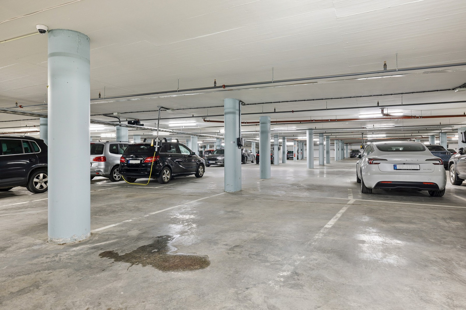 Det medfølger én fast parkeringsplass i kjeller. Galleribilde