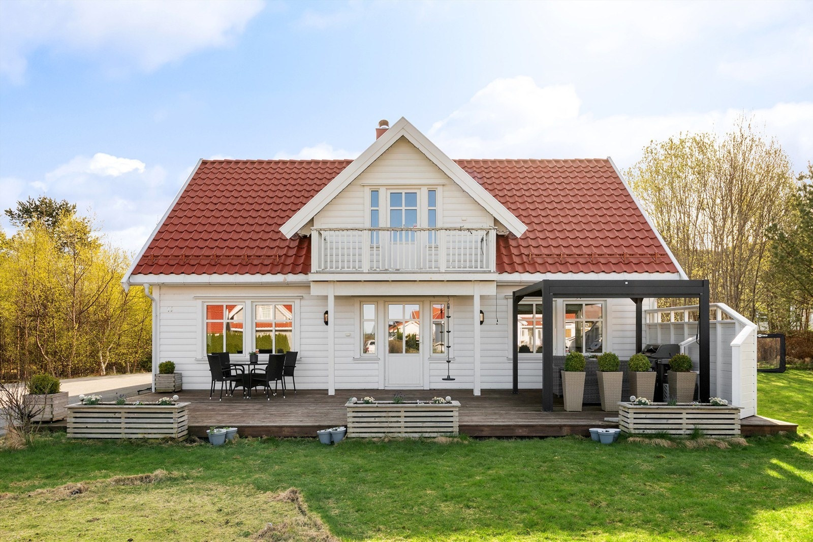 Flott familiebolig med gode uteområder for lek og aktivitet Galleribilde