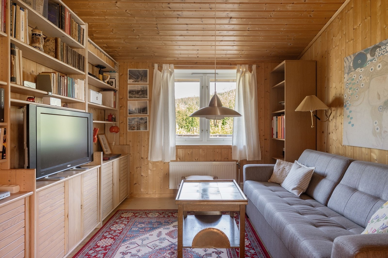 Et fleksibelt rom med mange bruksmuligheter - enten du ønsker hjemmekontor, bibliotek, gjesterom eller et ekstra soverom. Foto: Husfoto/TW Galleribilde