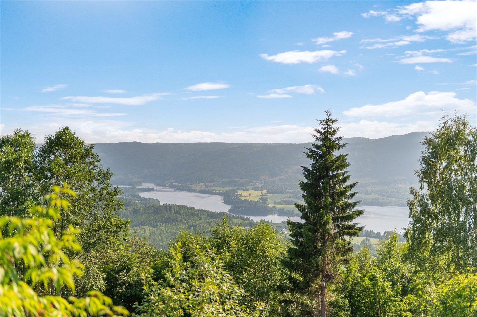 Utsikten fra terrassen må oppleves. Galleribilde