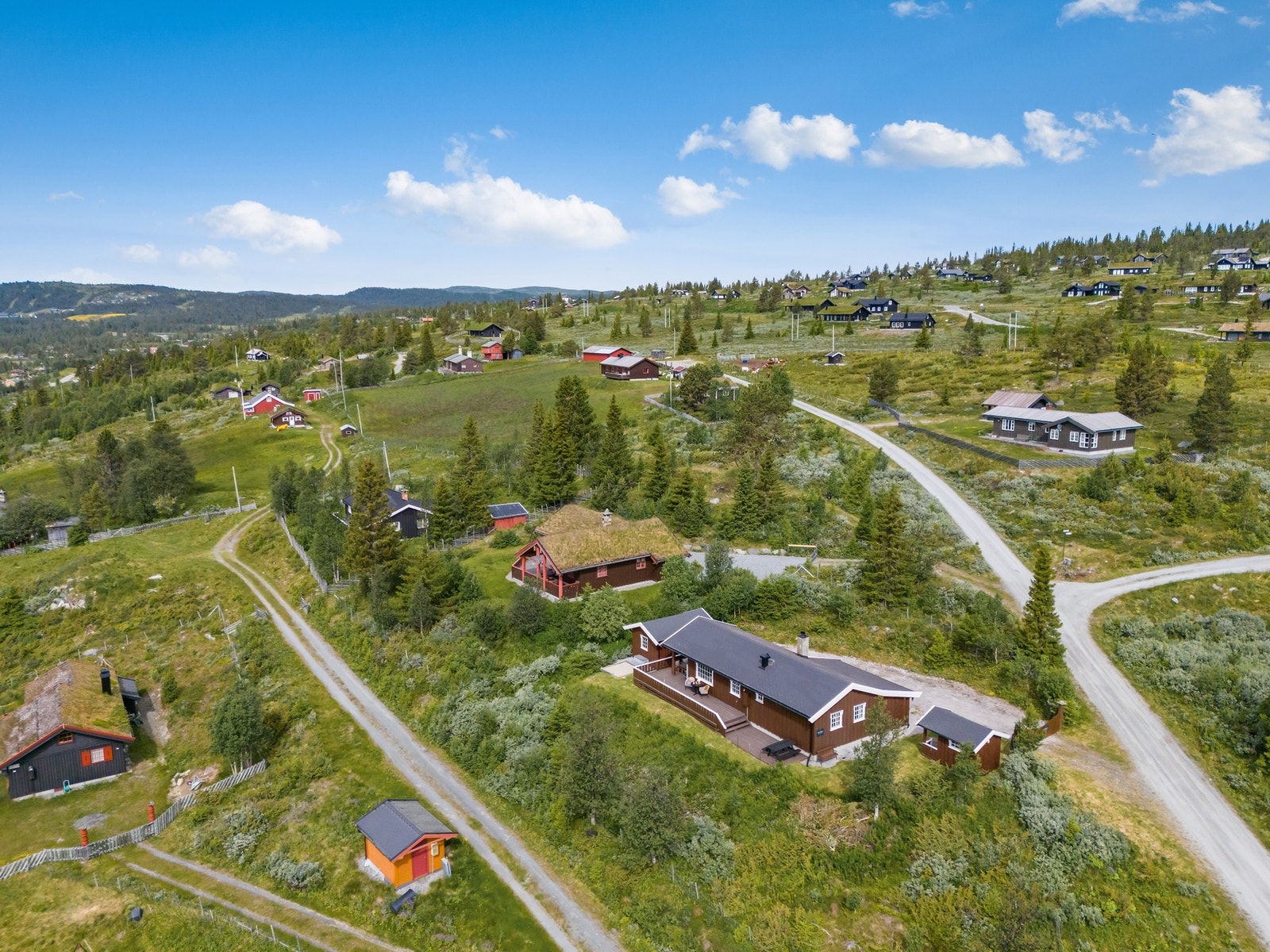 Hytta ligger i en etablert del av Mykingområdet. Skiløype starter litt bortenfor enden av veien som passerer på oversiden av hytta. Galleribilde