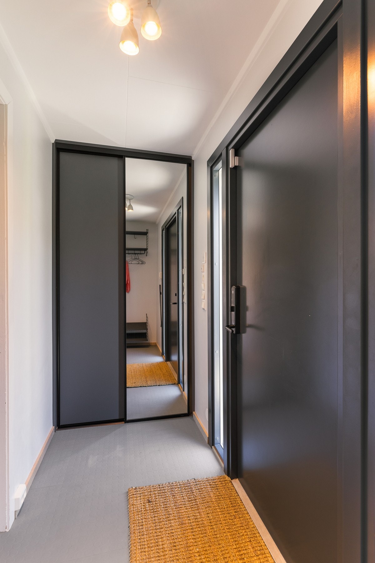 Entrédøren ble satt ny i 2019. Galleribilde
