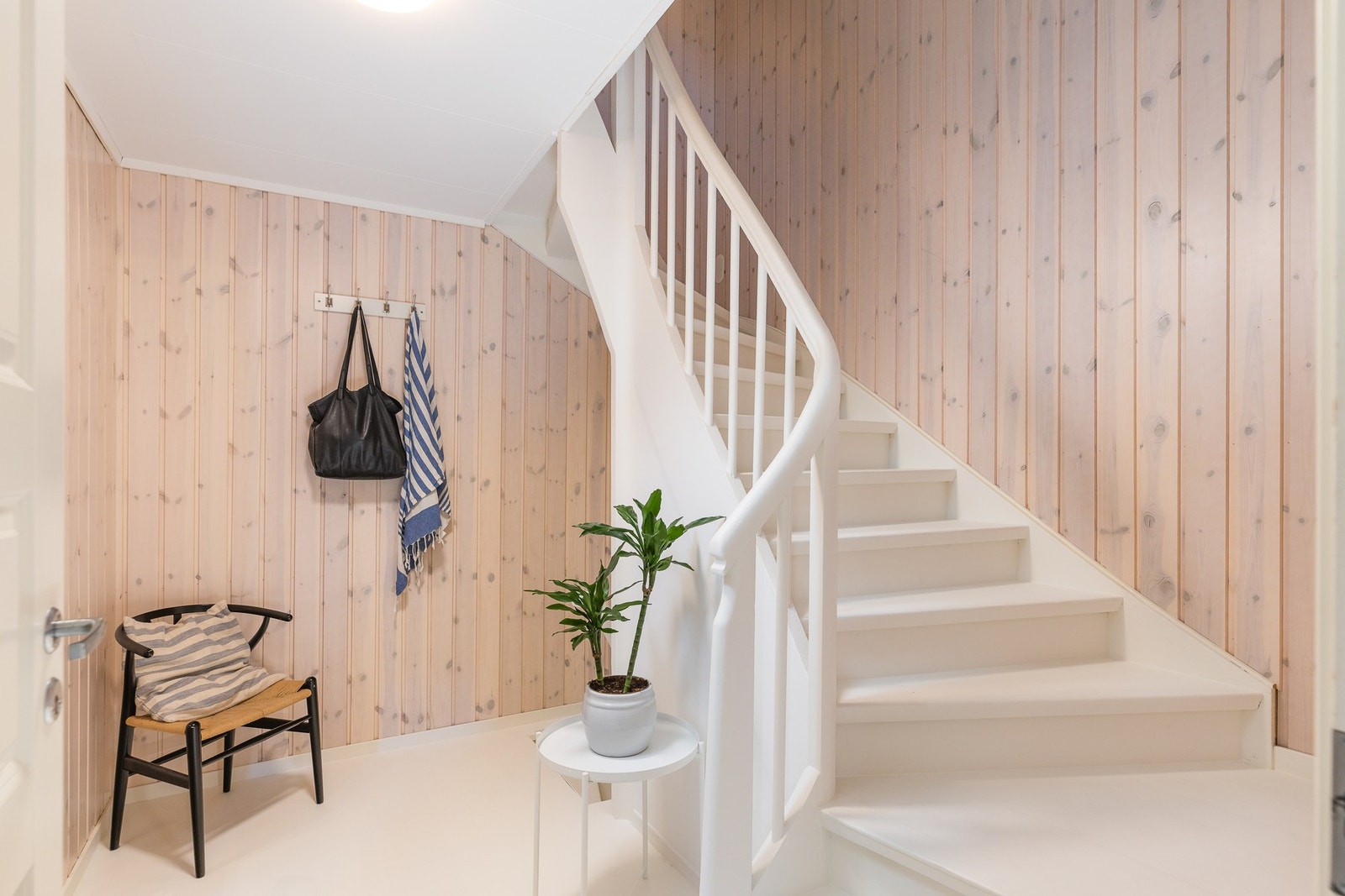 Opp trappen finner du 3 soverom, bad og wc-rom, samt en flott takterrasse. Galleribilde