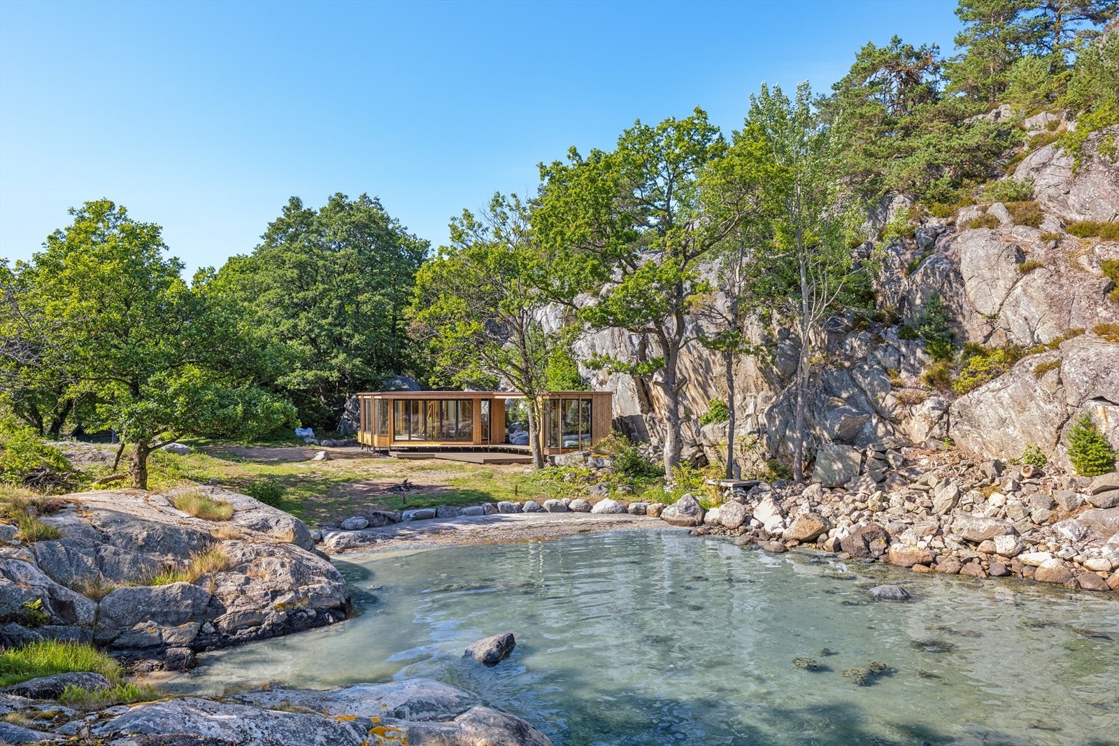 Velkommen til Klingsundholmen - egen halvøy med lang strandlinje, havutsikt, flotte solforhold og fin badebukt. Galleribilde