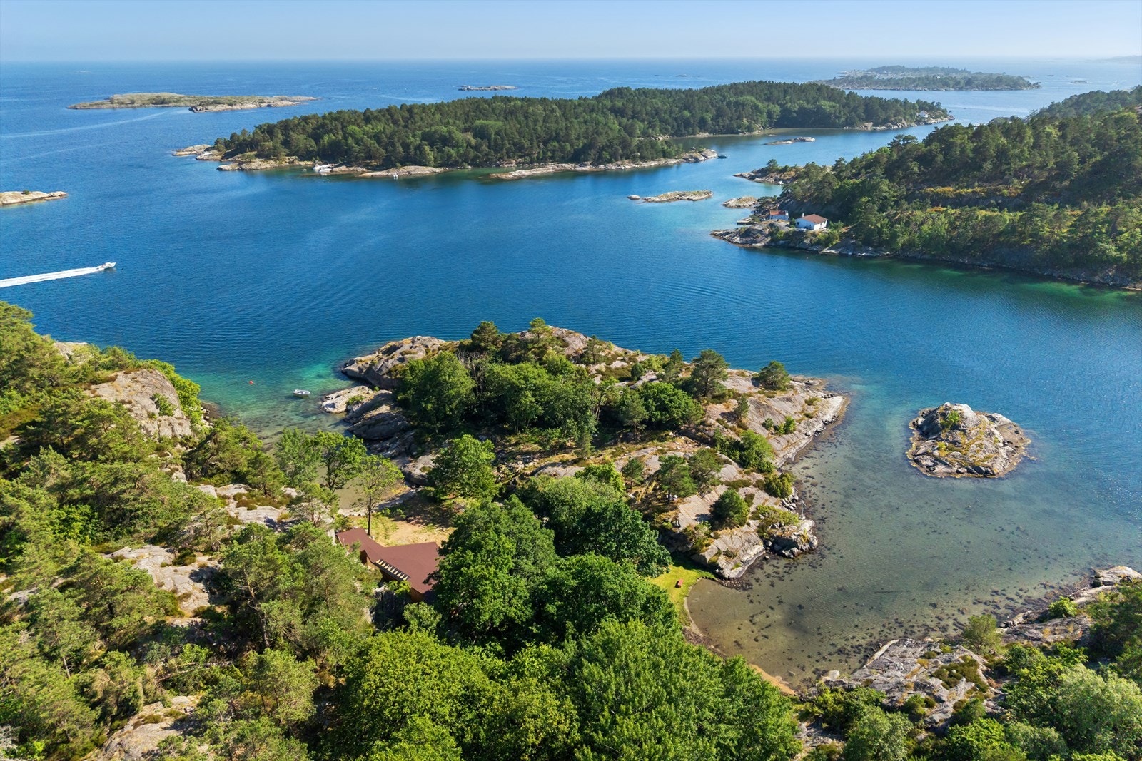 På Klingsundholmen er du tett på havet og urørt skjærgård. Galleribilde
