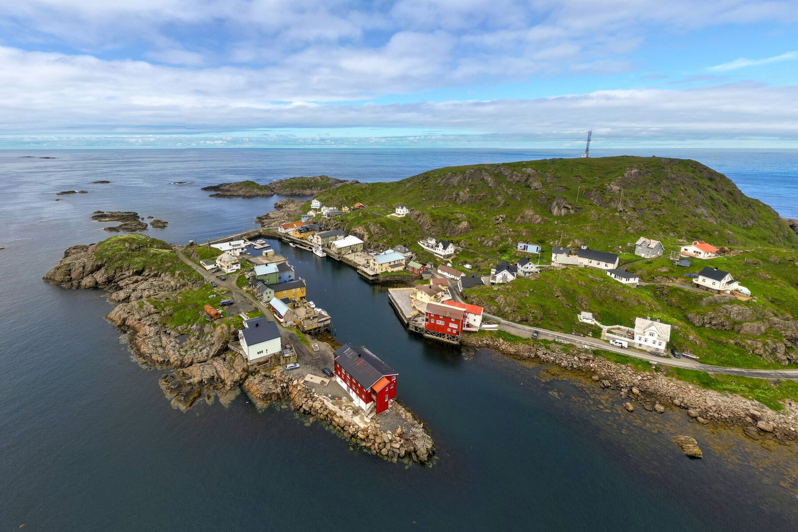 Herfra starter den kjente turstien Dronningruta, som går mellom Nyksund og Stø. Galleribilde