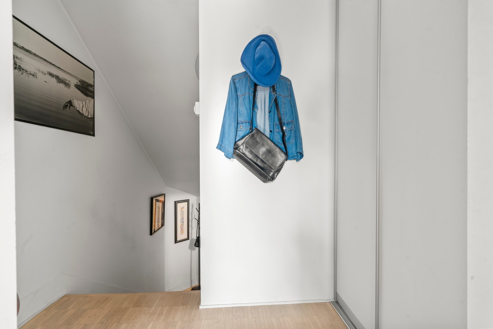 Velkommen inn med hyggelig innlemmet trapp fra 3 etg. Galleribilde