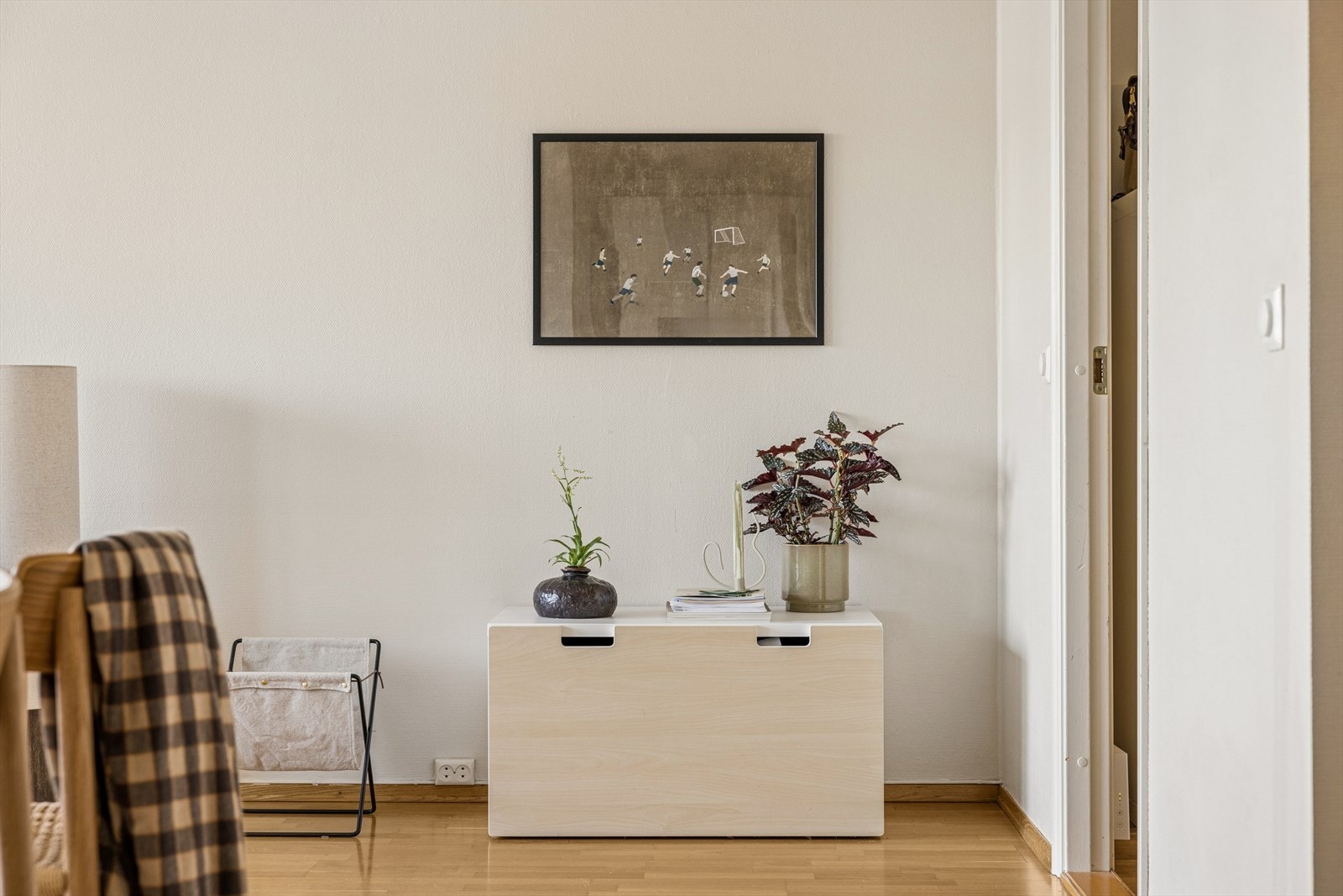 Vegger med malte overflater gir et lyst og nøytralt utgangspunkt for egen stil. Galleribilde