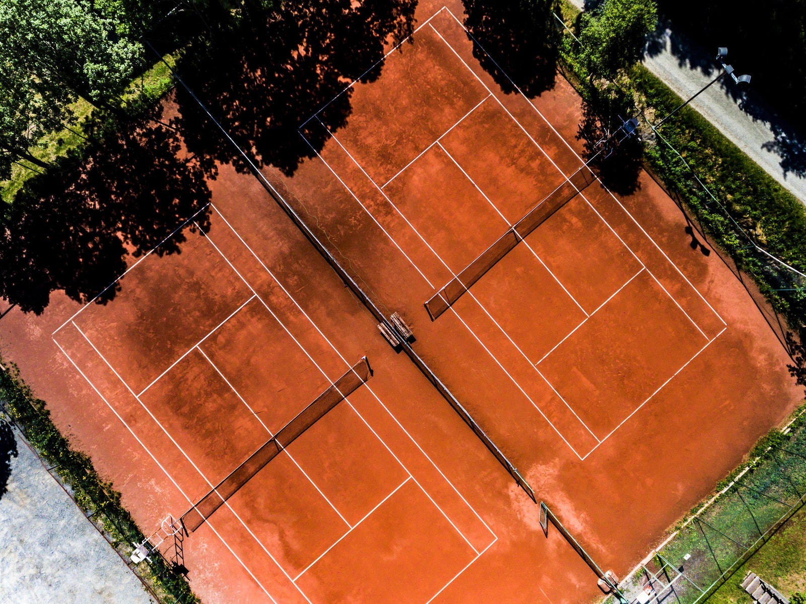 2 tennisbaner (foto: Bardøla) Galleribilde