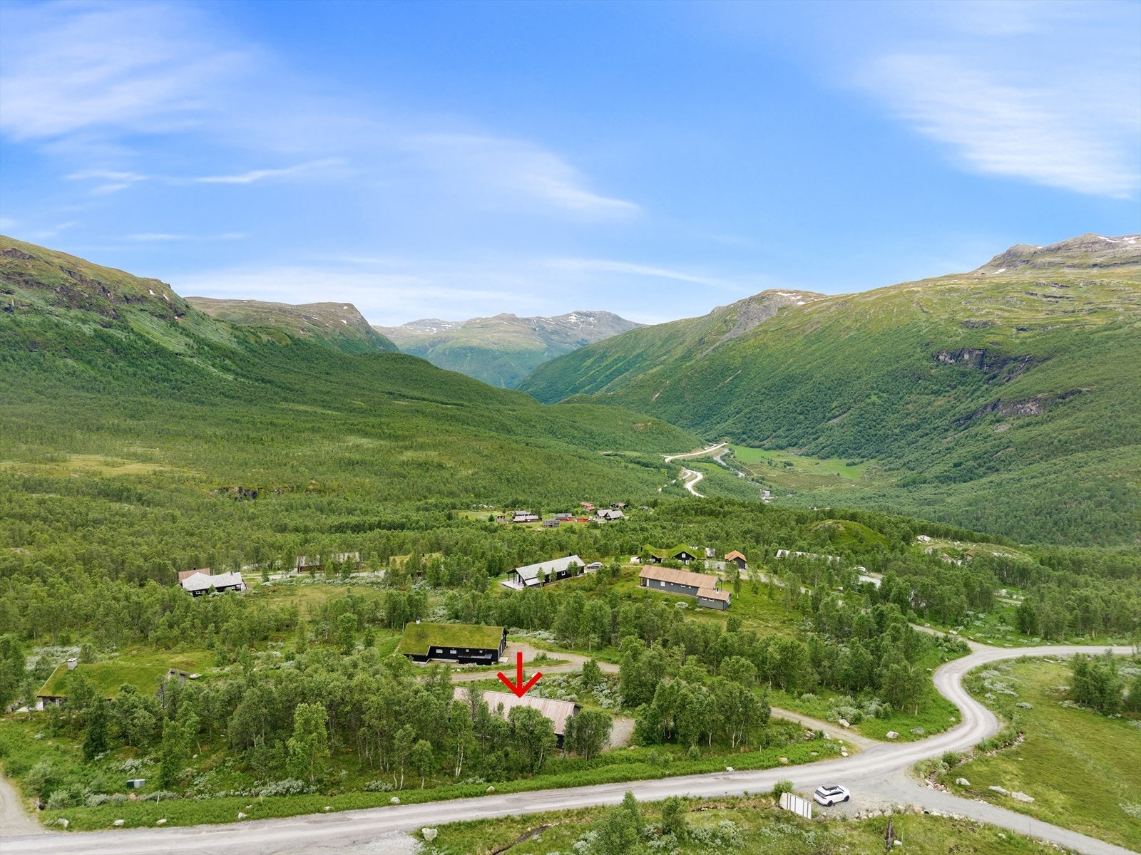 Her får du ein kombinasjon av spektakulær fjellnatur, gode solforhold og panoramautsikt til dei omkringliggjande fjellområda. Galleribilde