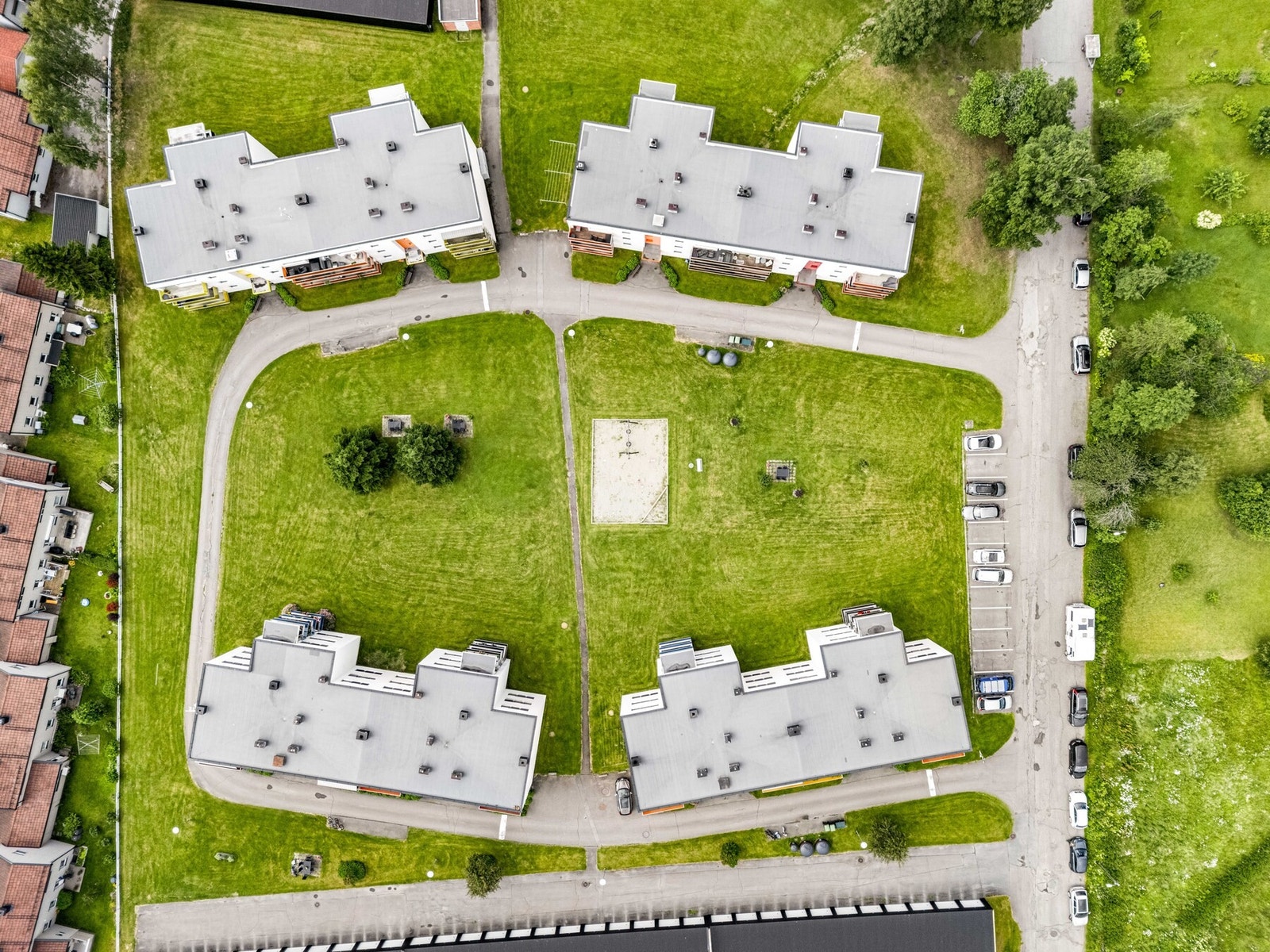 Kallerudveien 6-10 Borettslag er et veletablert borettslag tilknyttet Gjøvik og Omegn Boligbyggelag (GOBB). Borettslaget består av 72 andelsleiligheter. Galleribilde