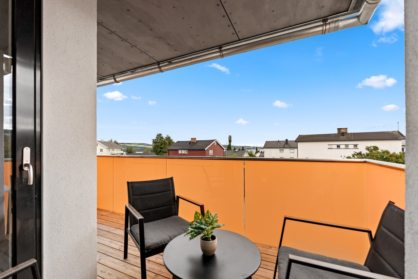 Sørøstvendt balkong med gode solforhold. Galleribilde