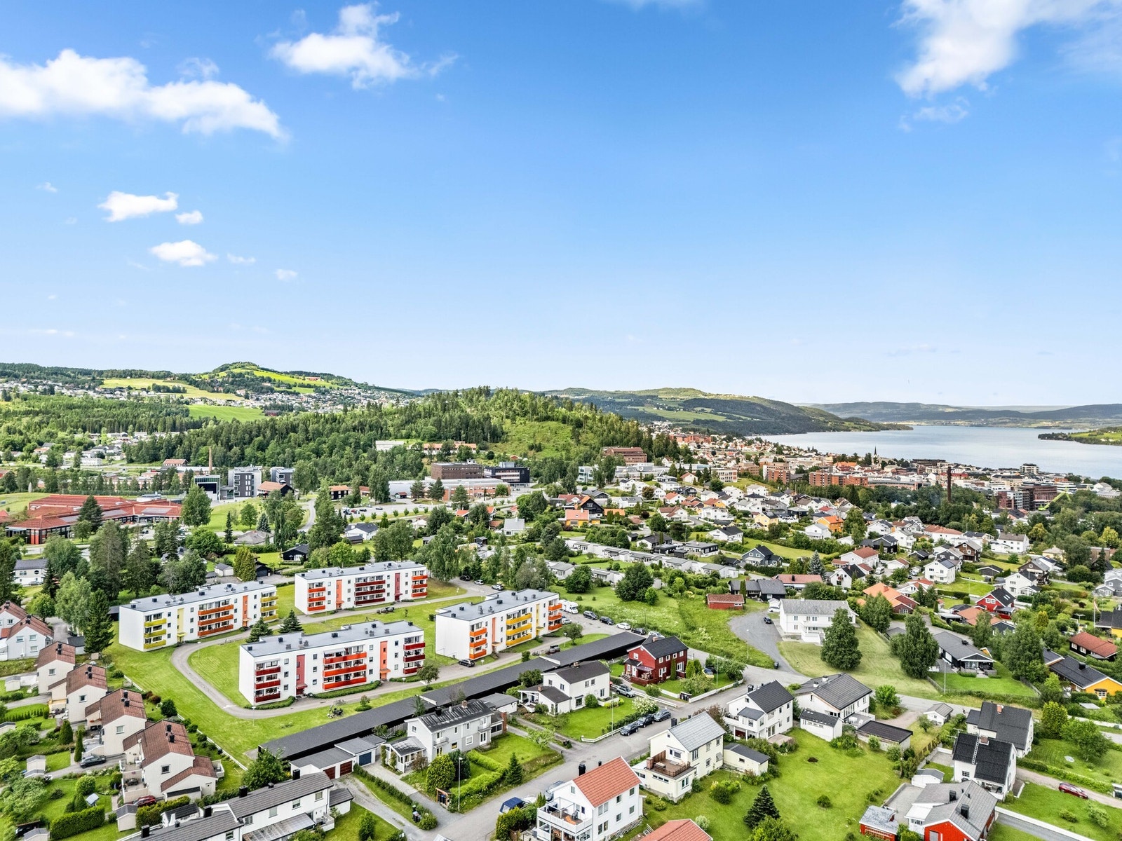 Området har gode kollektivforbindelser med busstopp kun et par minutters gange fra boligen. Galleribilde