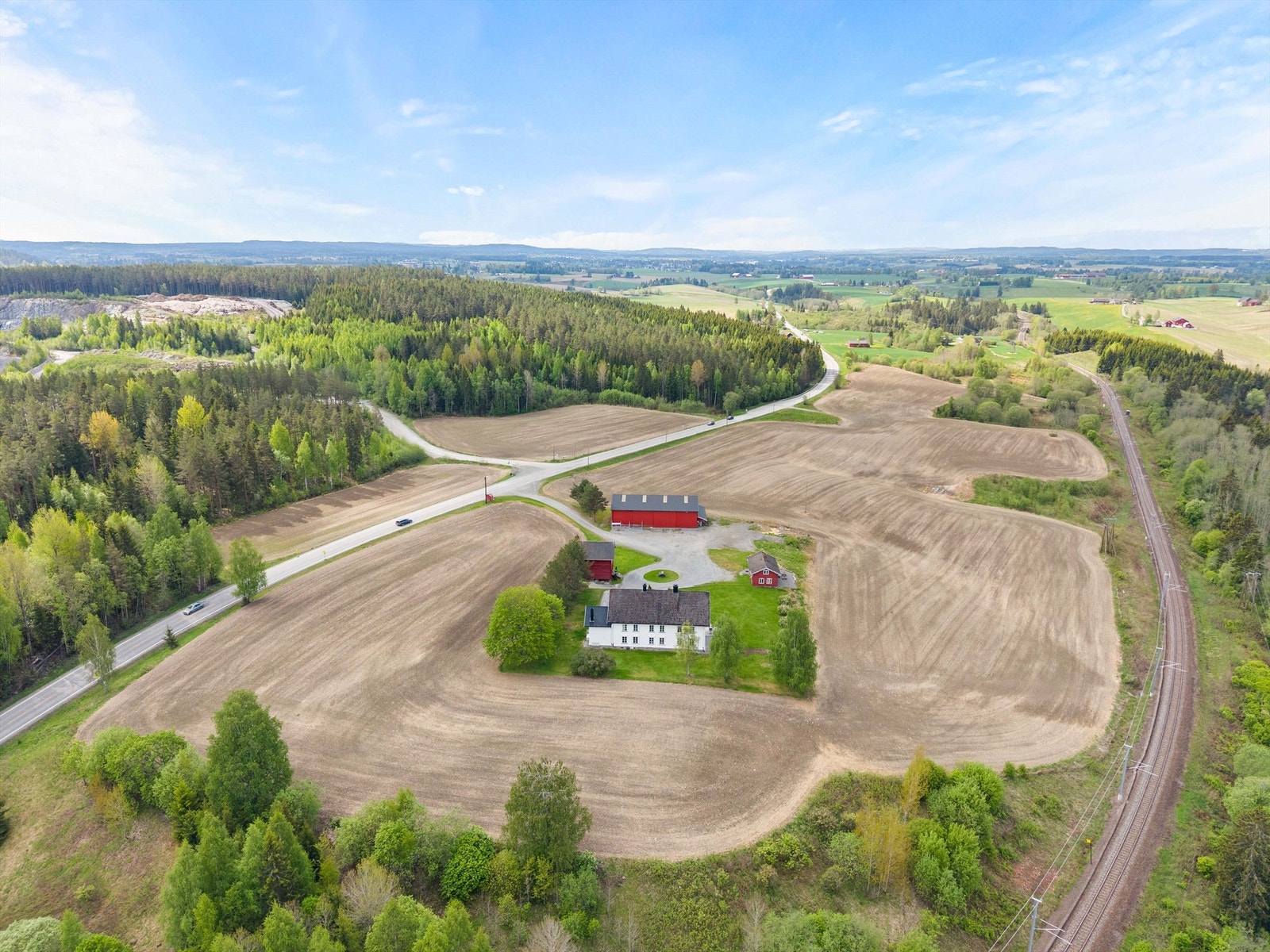 Eiendommen har en strategisk beliggenhet med enkel adkomst. Galleribilde