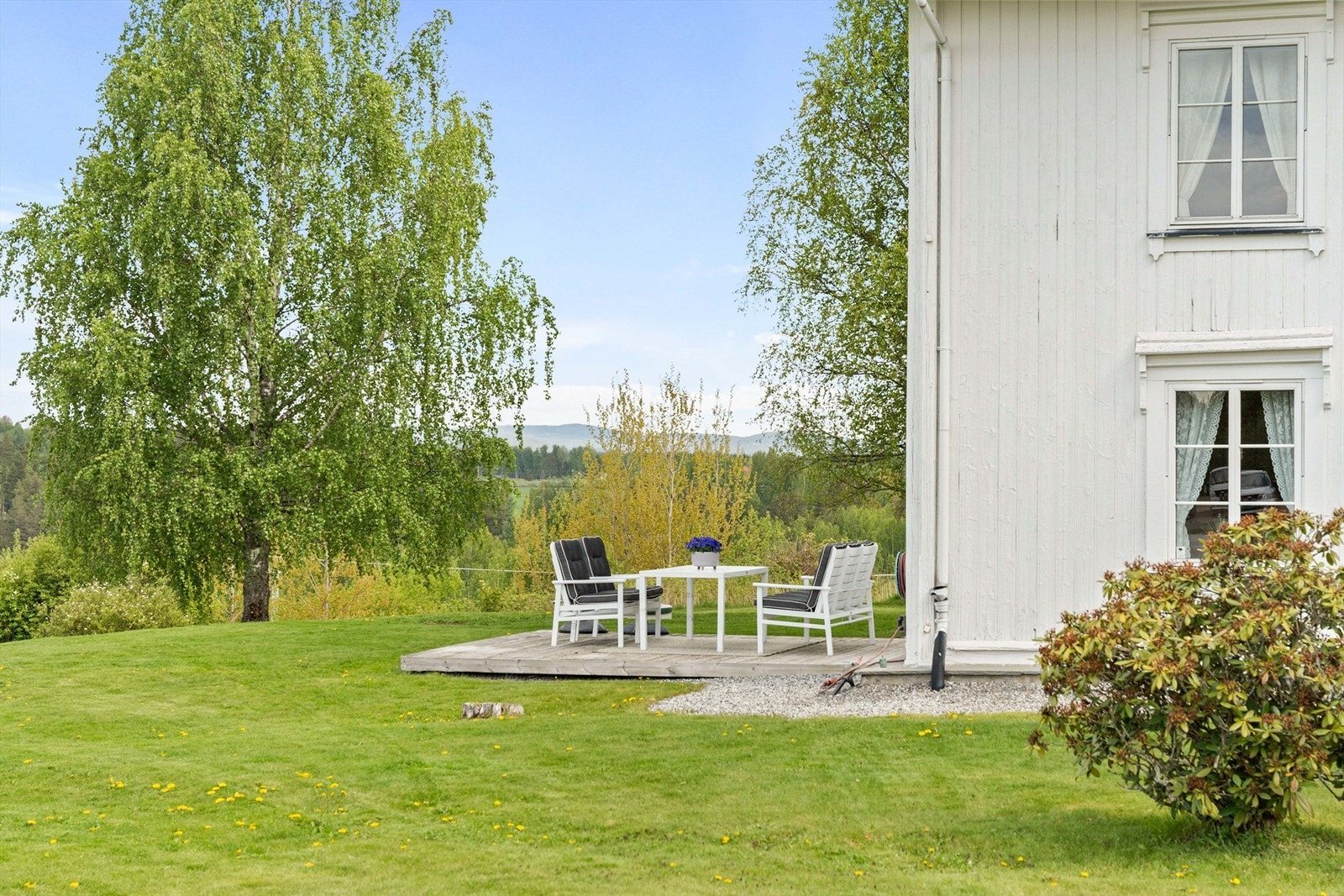 Ved den vestvendte fasaden er det en markterrasse på 17 m². Galleribilde