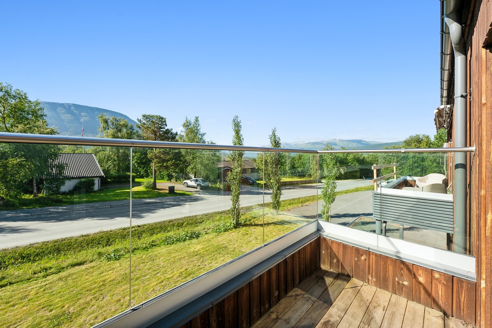 Balkongen byr på gode solforhold som for eksempel kan nytes med morgenkaffen. Galleribilde